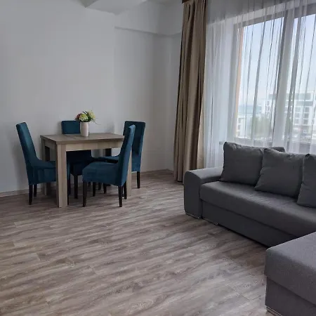 Summerland Loft Apartment Mamaia